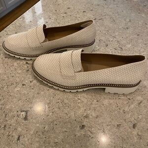 Dolce Vita Beige Textured Loafers